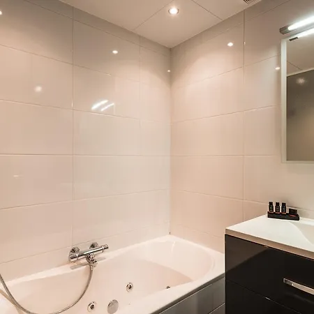 Hotel Chateau De Buros 3*